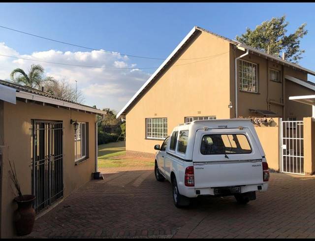 4 BEDROOM HOUSE FOR SALE IN STRUBENSVALLEI